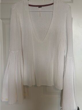 Free People - Damsel Bell Sleeve Cropped Pullover Sweater in White Size S